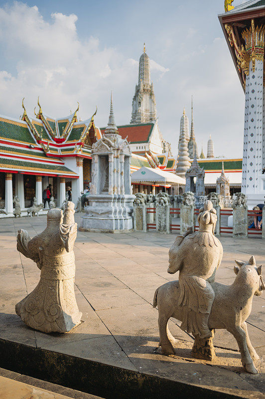 泰国曼谷最著名的寺庙Wat arun的建筑